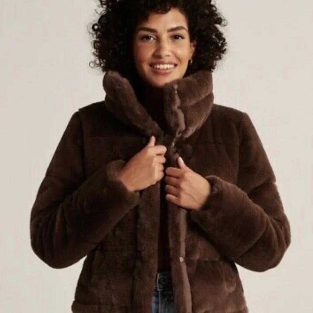 COPY - A&F Faux Fur Mini Puffer - Picture 3 of 6